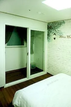 Alice Hostel